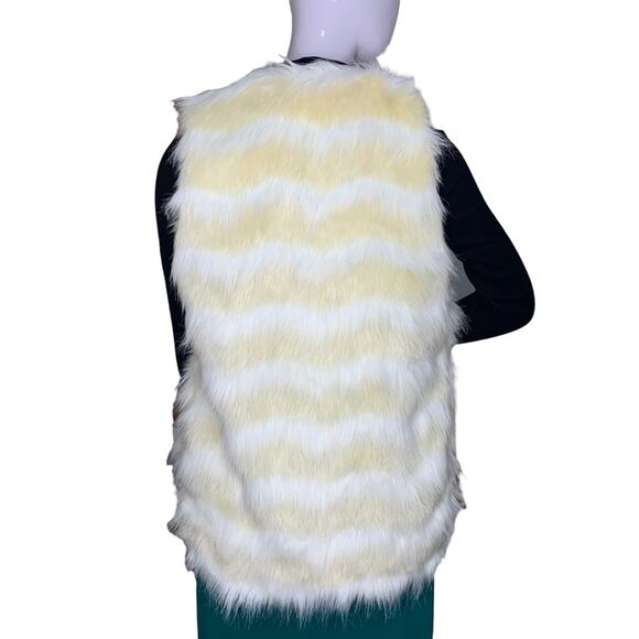 Love Tree Faux Fury Vest Cream/Vanilla Side Hidden Pockets Full Lining Size S - Picture 4 of 9
